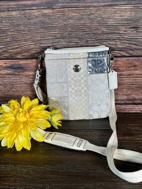Coach signature patchwork swingpack crossbody bag in white and silver!